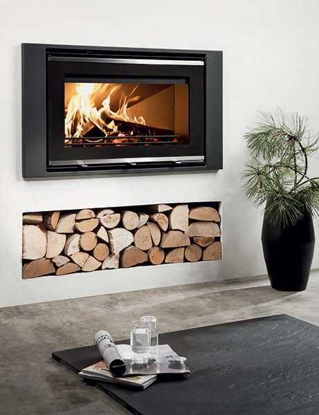 Hel glassfront med bred ramme