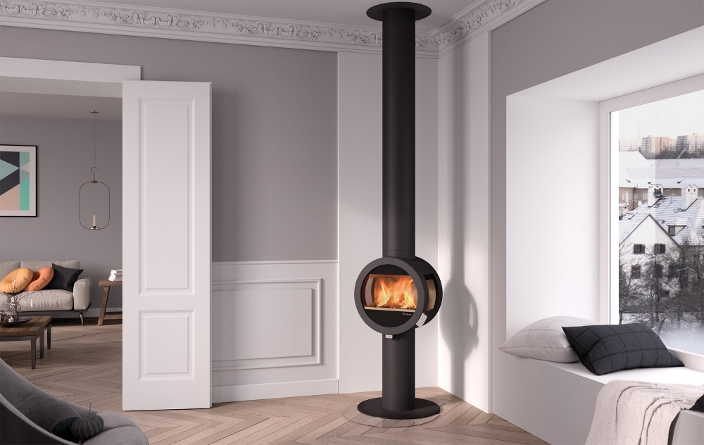 Nordpeis Me Pedestal er en klassisk ovn, med et moderne, rent design. Med sin unike runde form skaper den et helt personlig uttrykk i rommet. Du kan velge Me Pedestal med eller uten sideglass. Sideglasset gjør flammene synlig fra flere vinkler.