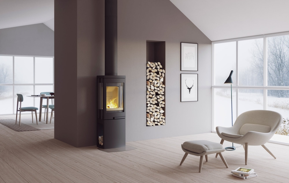 Nordpeis Duo 2 DV er en moderne peisovn med stor glassdør og sideglass. Med DV-løsningen kan vi tilby en av markedets mest stilrene løsninger for nyere boliger med ekstra behov for tilluft.